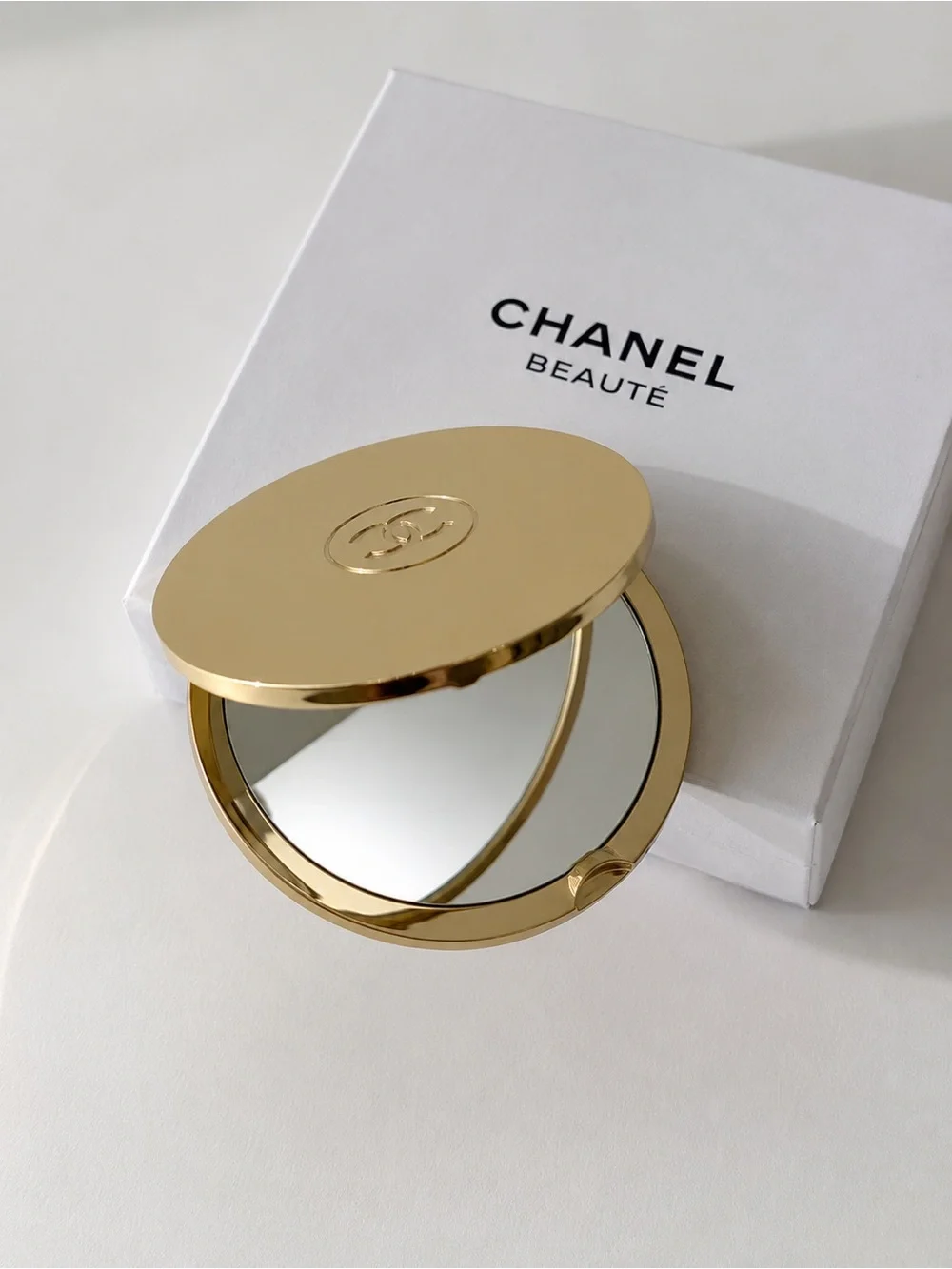 ✨ Rare Chanel Beauté Gold Double Compact Mirror – Brand New in Box (NIB) ✨